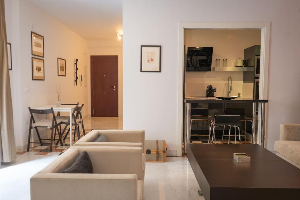 Apartamento Nuevo Junto A La Catedral De Sevilla Bagian luar foto