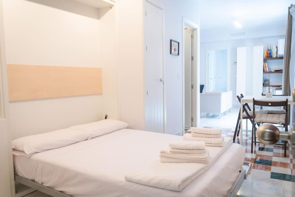Apartamento Nuevo Junto A La Catedral De Sevilla Bagian luar foto