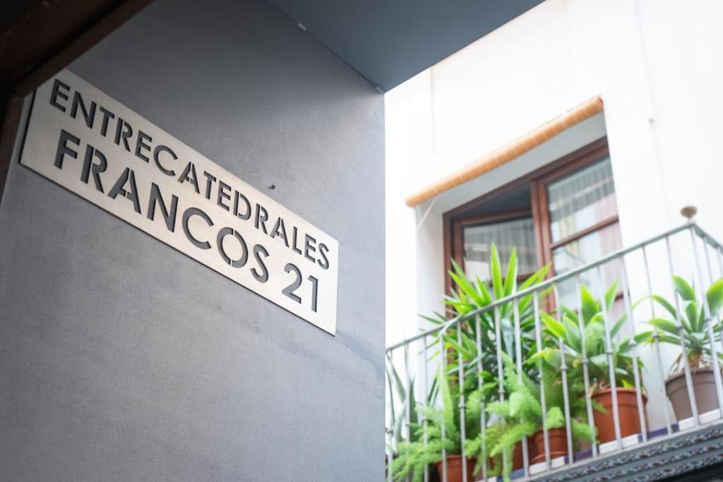 Apartamento Nuevo Junto A La Catedral De Sevilla Bagian luar foto